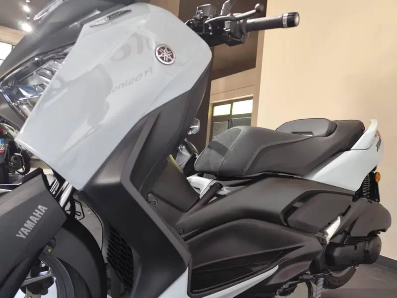Yamaha X-Max 125 Tech Max+ (2025 - 26) (5)