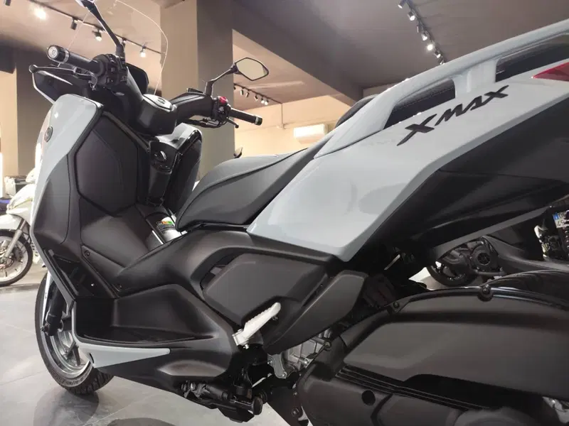 Yamaha X-Max 125 Tech Max+ (2025 - 26) (6)