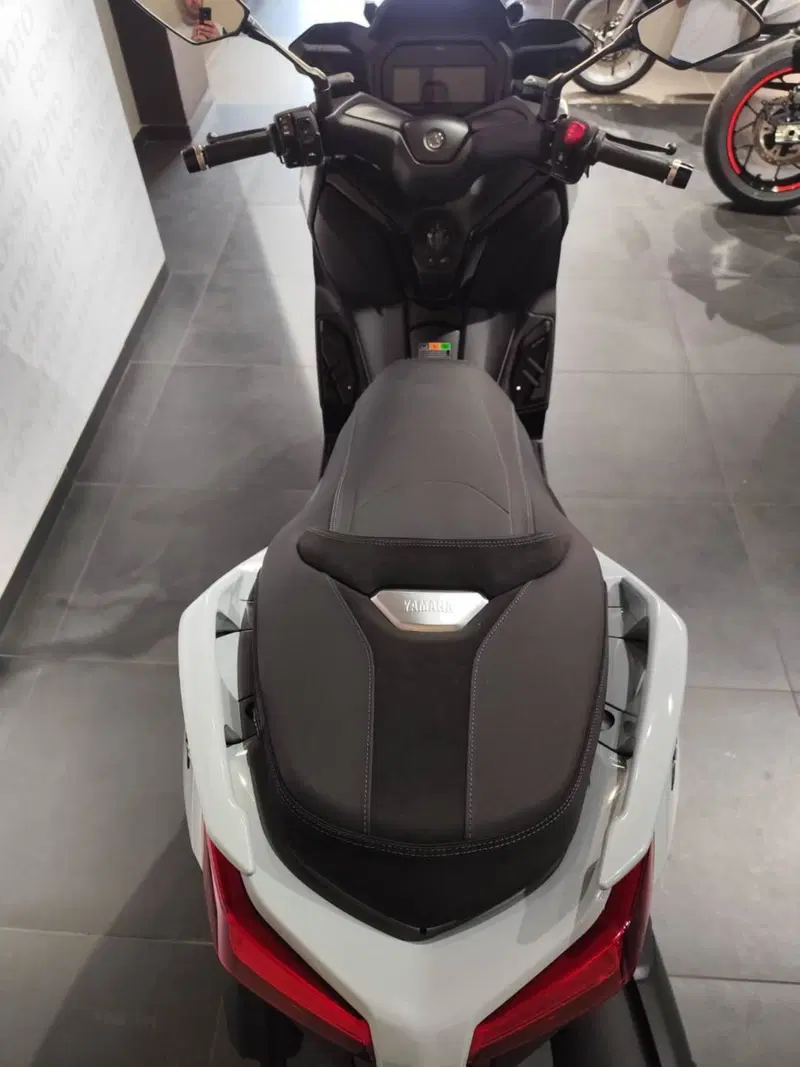 Yamaha X-Max 125 Tech Max+ (2025 - 26) (7)