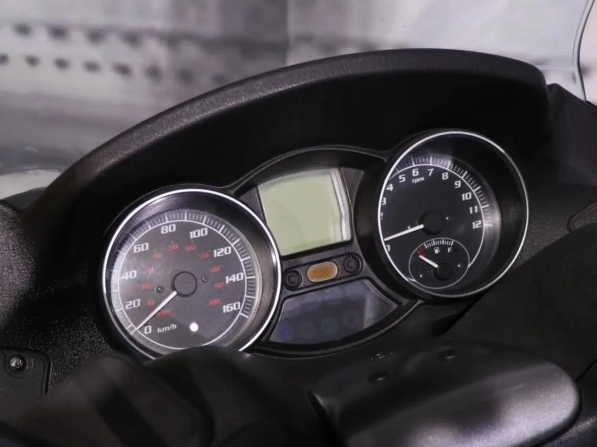 Piaggio MP3 250 i.e. (6)
