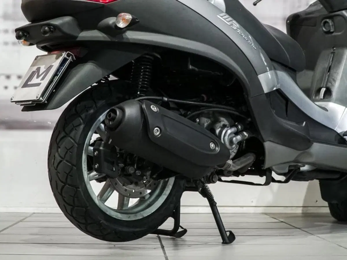 Piaggio MP3 LT 300 (9)