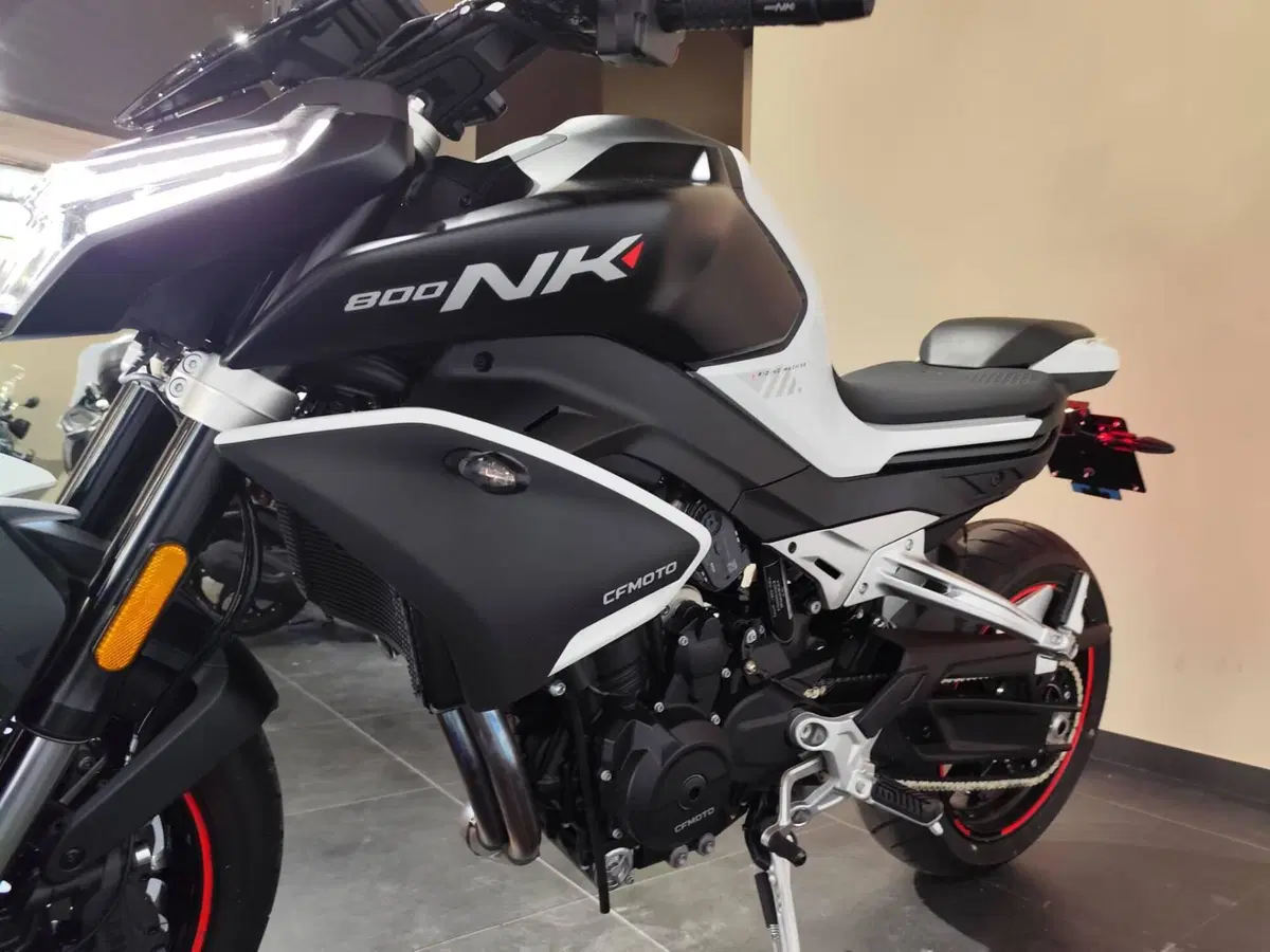 CFMOTO 800NK Advanced (2023 - 26) (5)