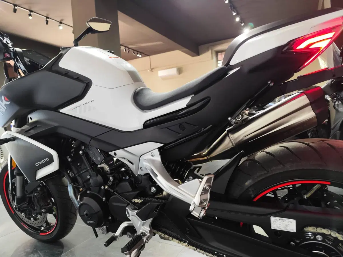 CFMOTO 800NK Advanced (2023 - 26) (6)