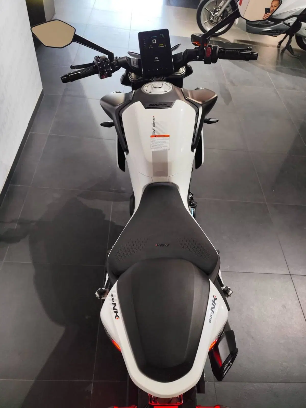 CFMOTO 800NK Advanced (2023 - 26) (7)