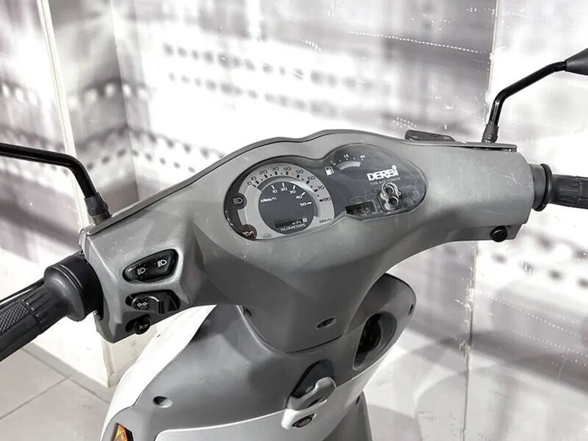 Derbi Atlantis 50 Two Chic (2005 - 07) (6)