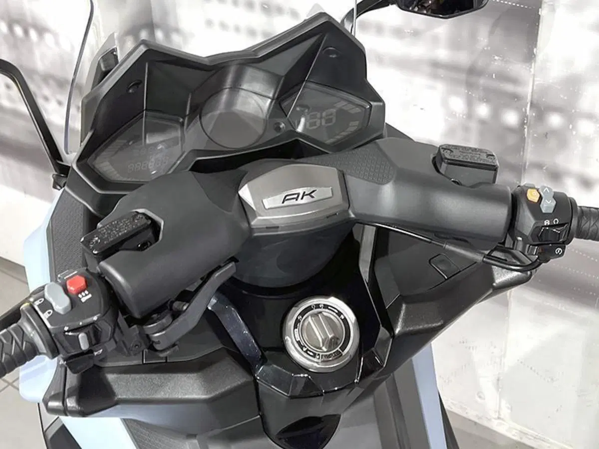 Kymco AK 550 ETS (2021 - 26) (6)