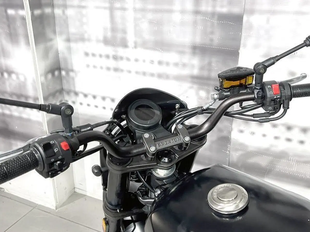 Brixton Motorcycles Crossfire 500 X (2021 - 26) (6)