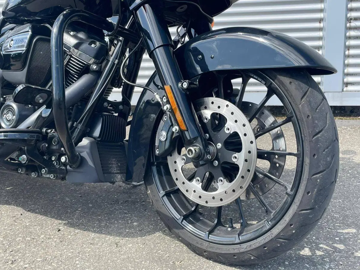 Harley-Davidson 114 Road Glide Special (2019 - 20) - FLTRXS (3)