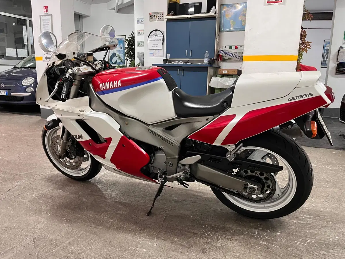 Yamaha FZR 1000 EXUP GENESIS (3)