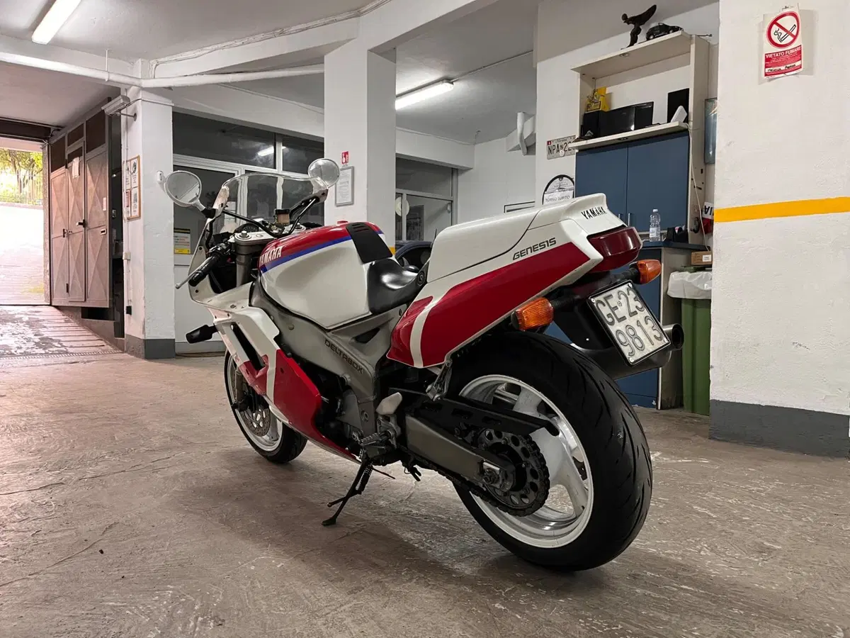 Yamaha FZR 1000 EXUP GENESIS (7)