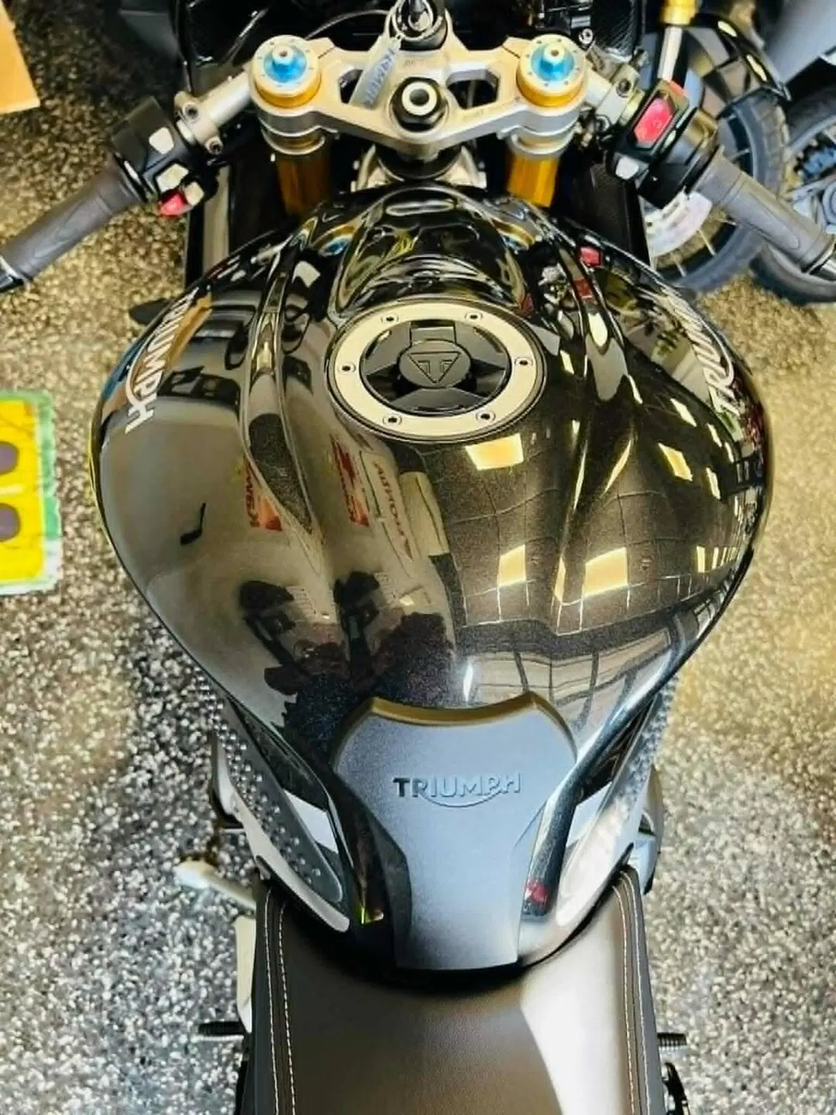 Triumph Daytona 765 Moto2 (2019 - 20) (4)