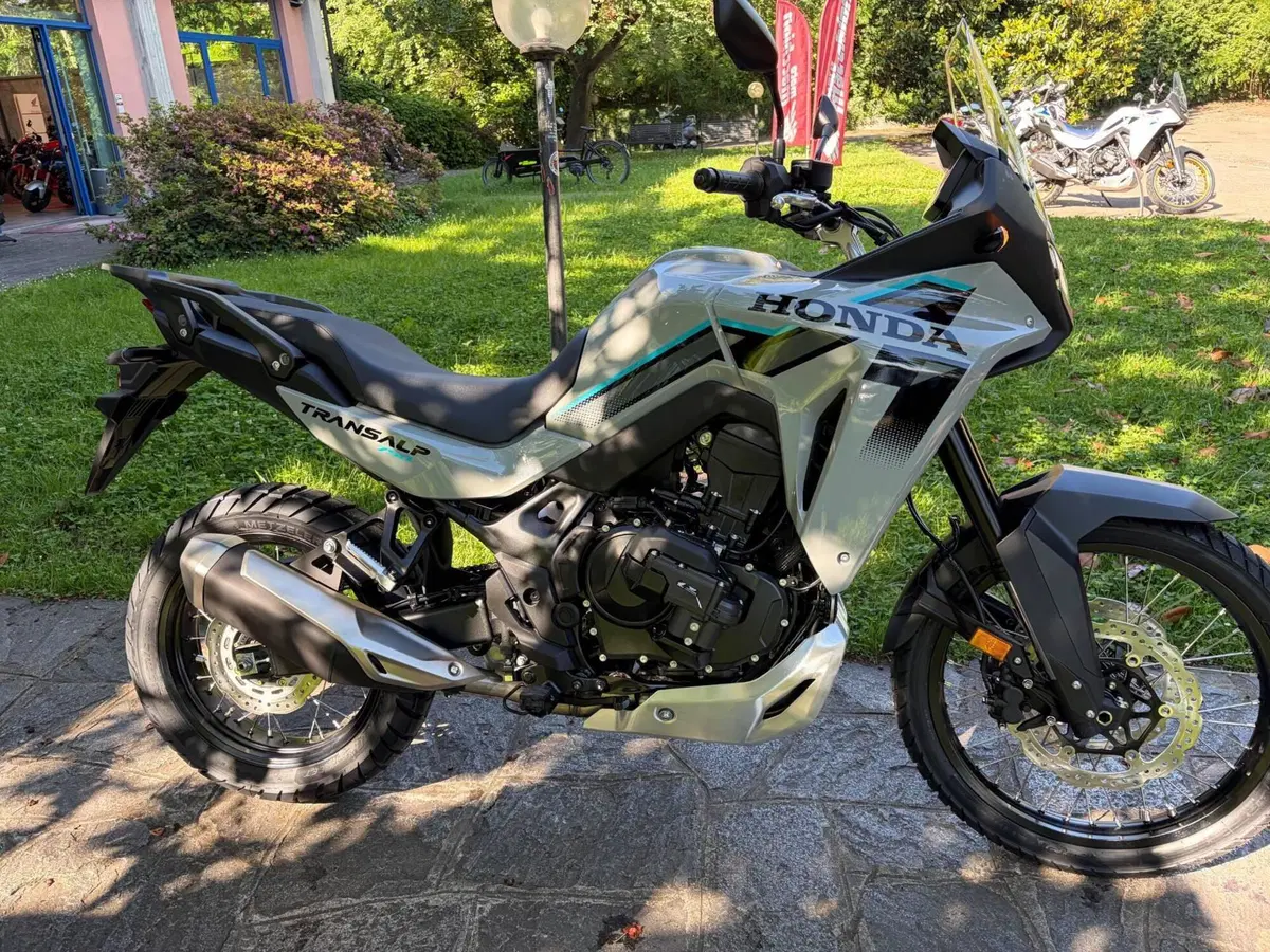 Honda Transalp XL750 (2026) (3)