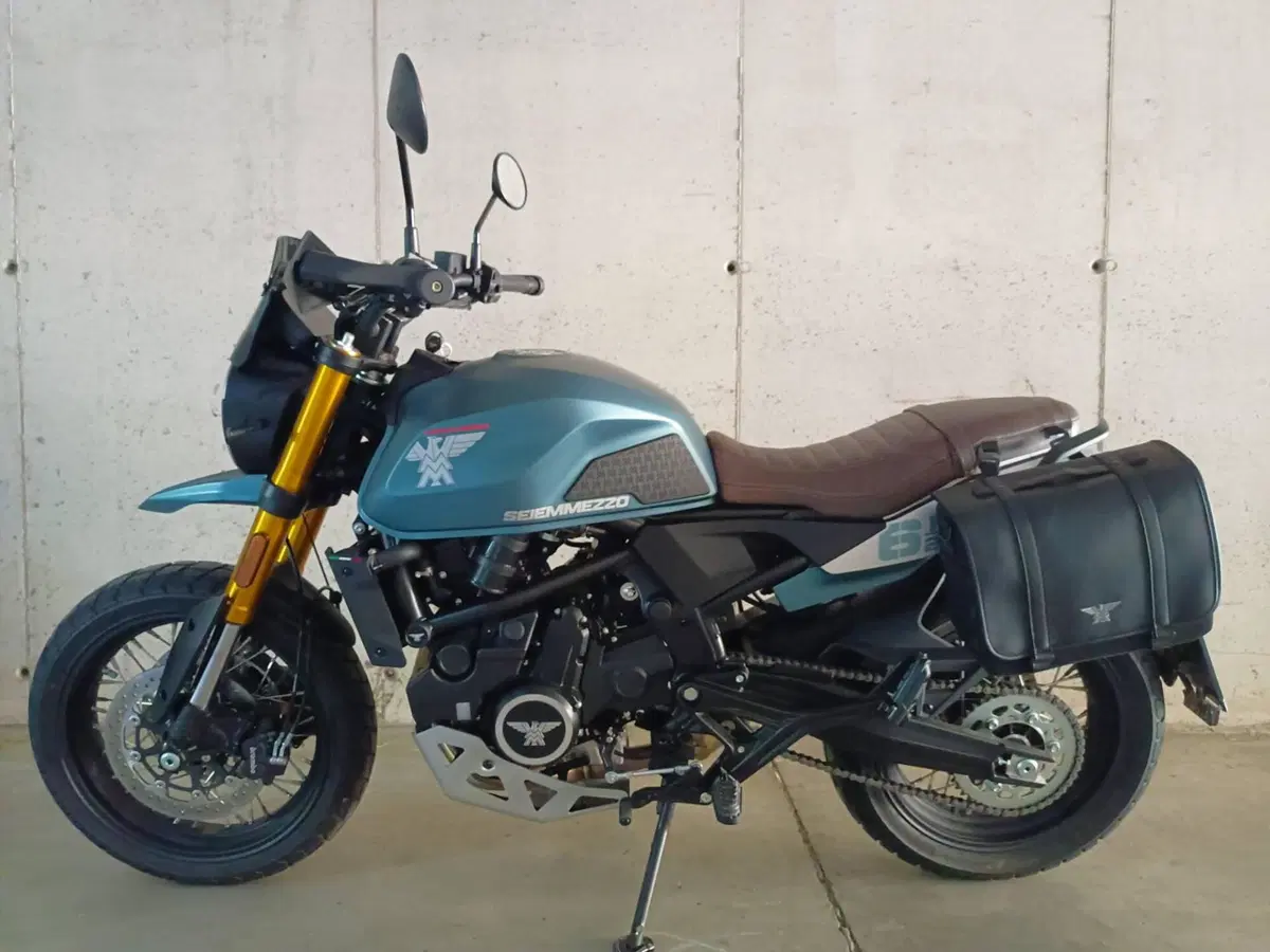 Moto Morini SEIEMMEZZO SCR (2022 - 26) (6)