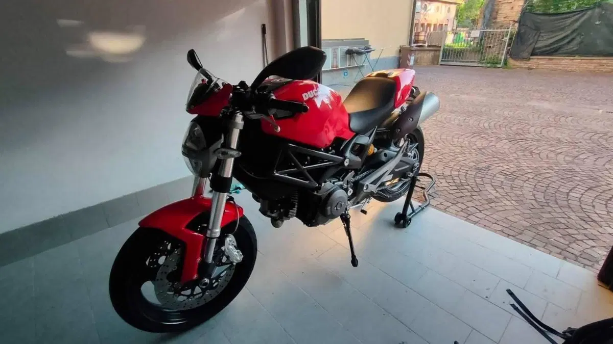 Ducati Monster 696 Plus (2007 - 14) (2)