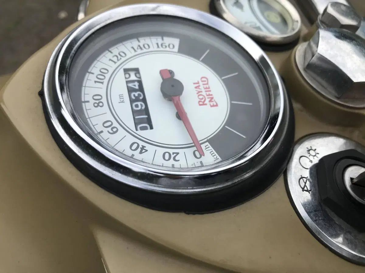Royal Enfield Classic 500 EFI Desert Storm (2017 - 20) (4)