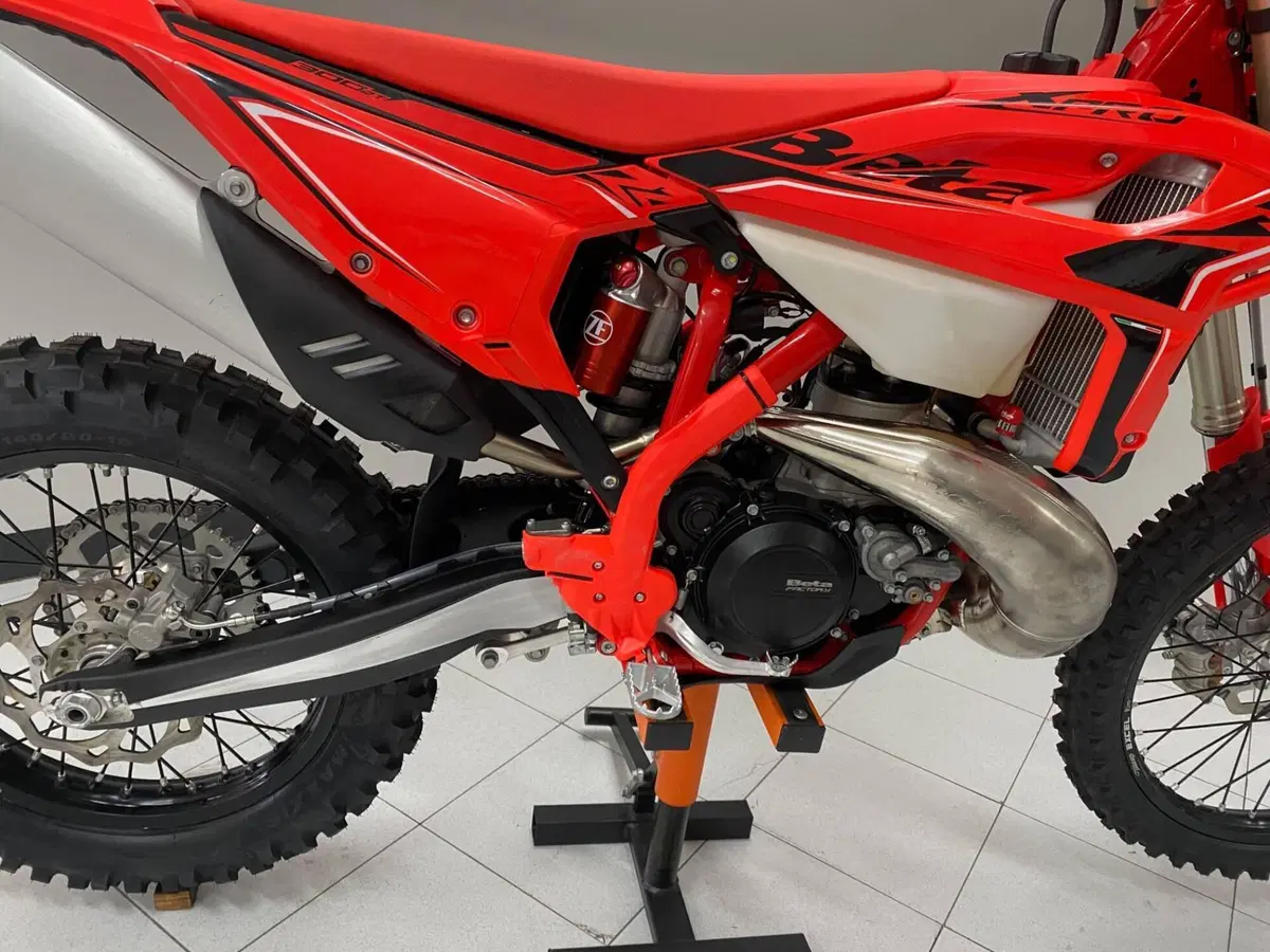 Betamotor RR X-PRO 300 2T Enduro (2026) (2)