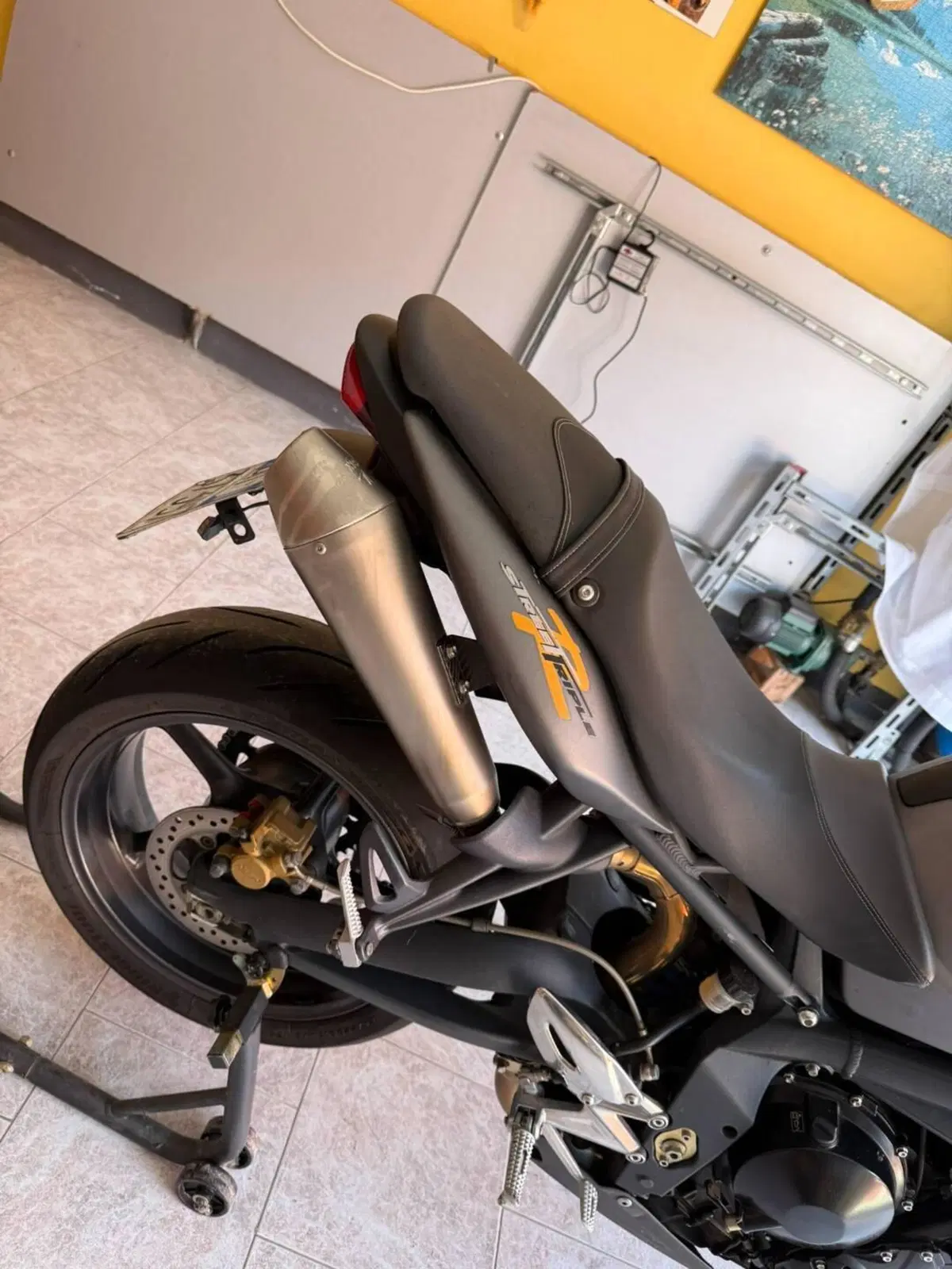 Triumph Street Triple R (2009 - 12) (3)