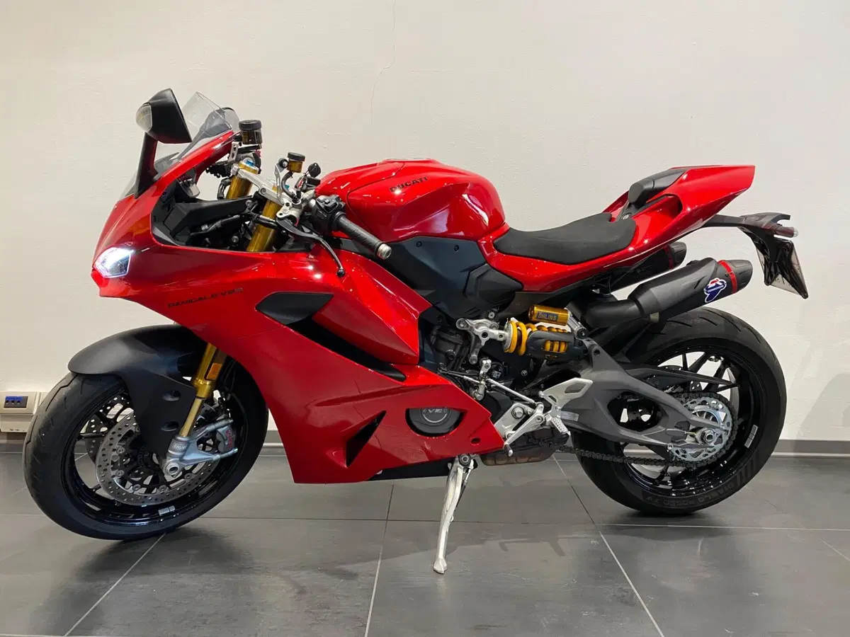 Ducati Panigale V2 S (2025 - 26) (2)
