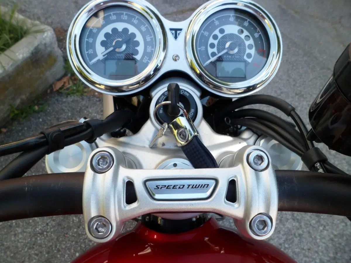 Triumph Speed Twin 1200 (2021 - 24) (8)