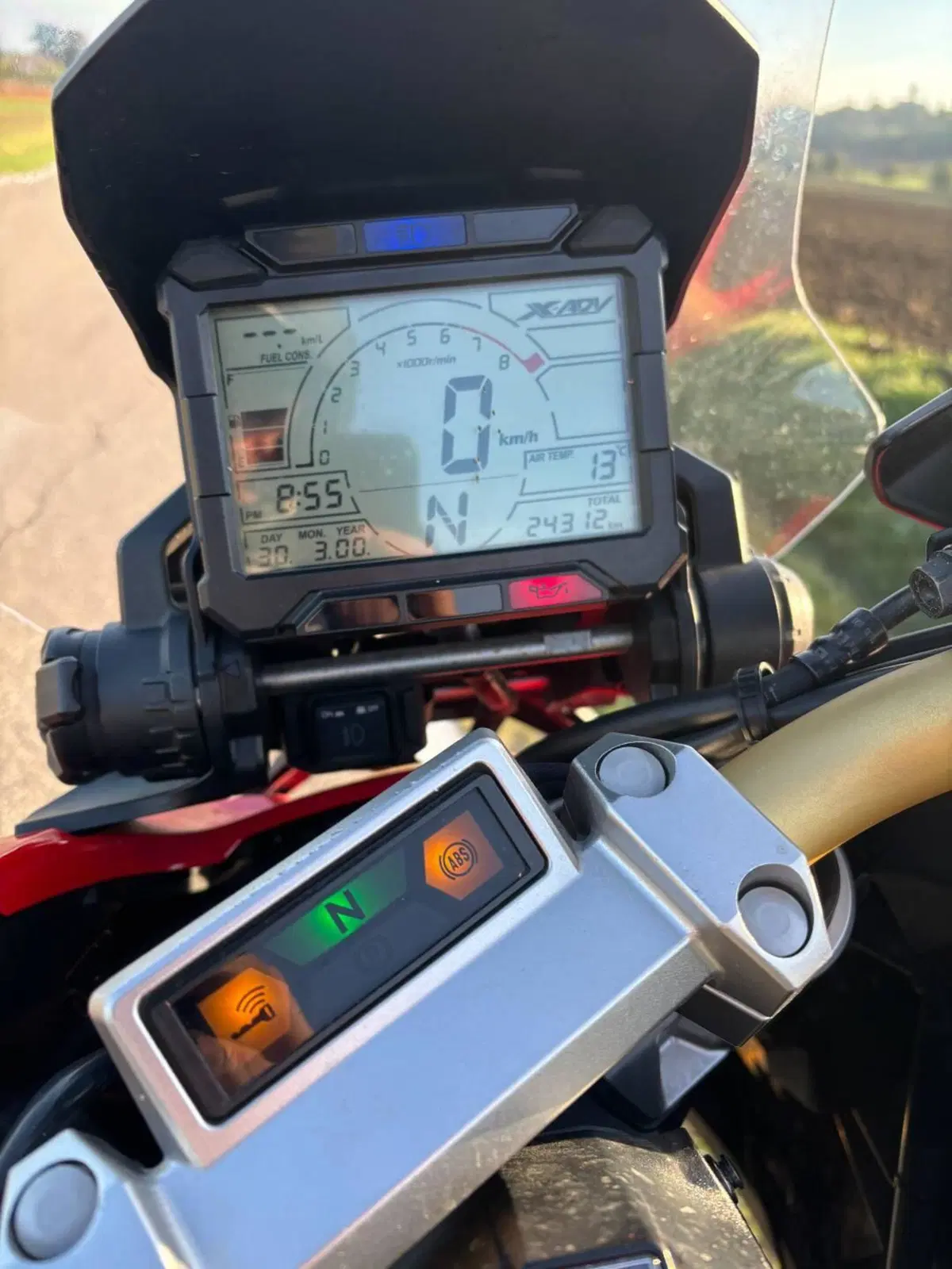 Honda X-ADV 750 (2017) (4)