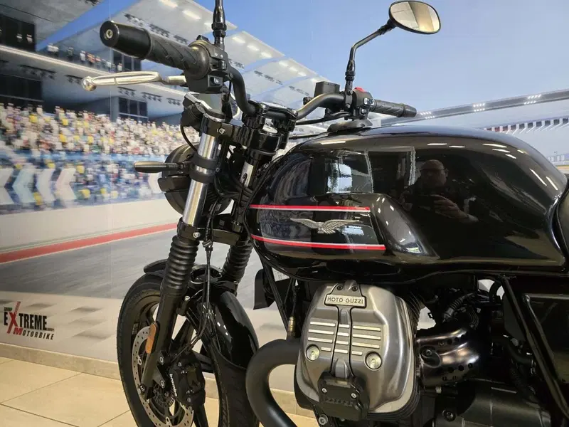 Moto Guzzi V7 Stone Special Edition (2022 - 25) (11)