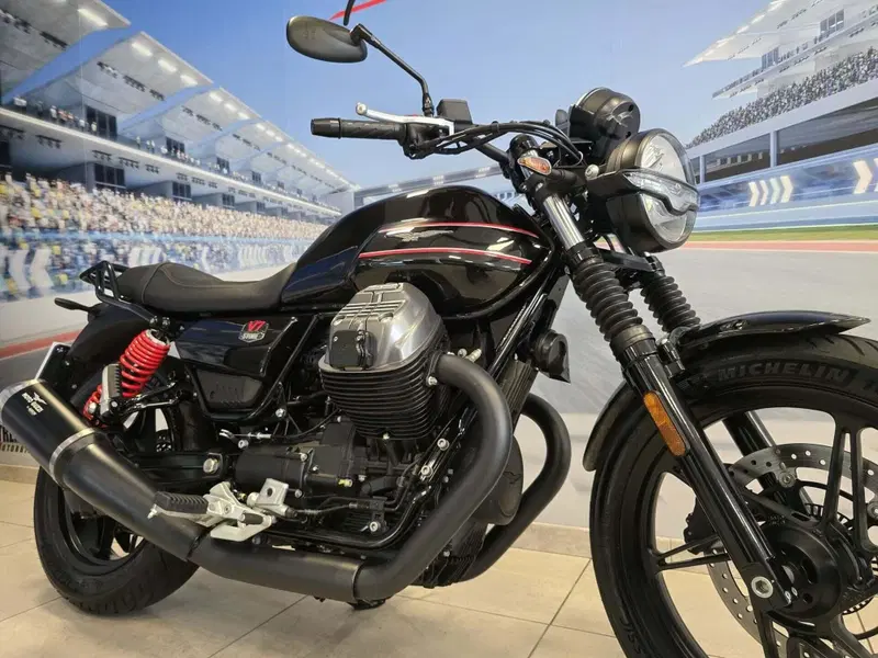 Moto Guzzi V7 Stone Special Edition (2022 - 25) (15)