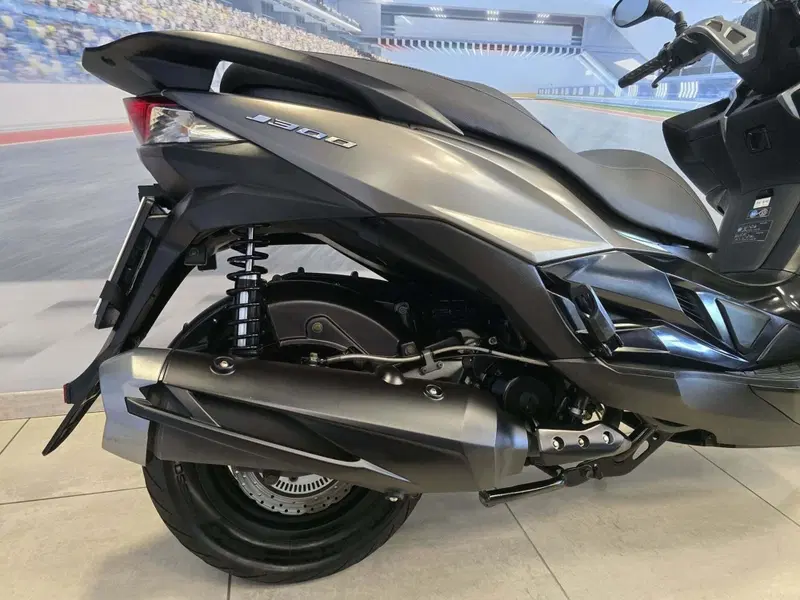 Kawasaki J 300 (2017 - 21) (10)