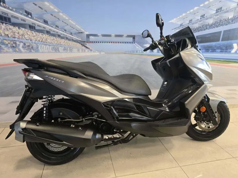 Kawasaki J 300 (2017 - 21) (11)
