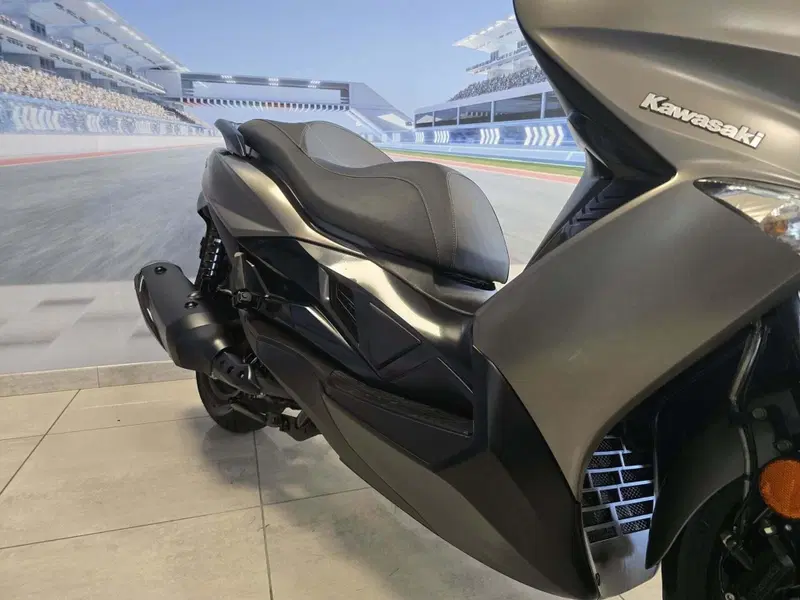 Kawasaki J 300 (2017 - 21) (16)
