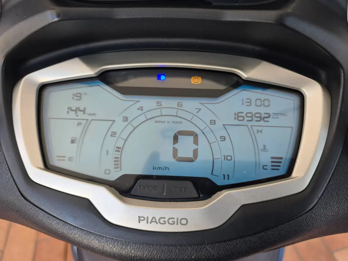 Piaggio Beverly 400 ABS-ASR (2021 - 24) (12)