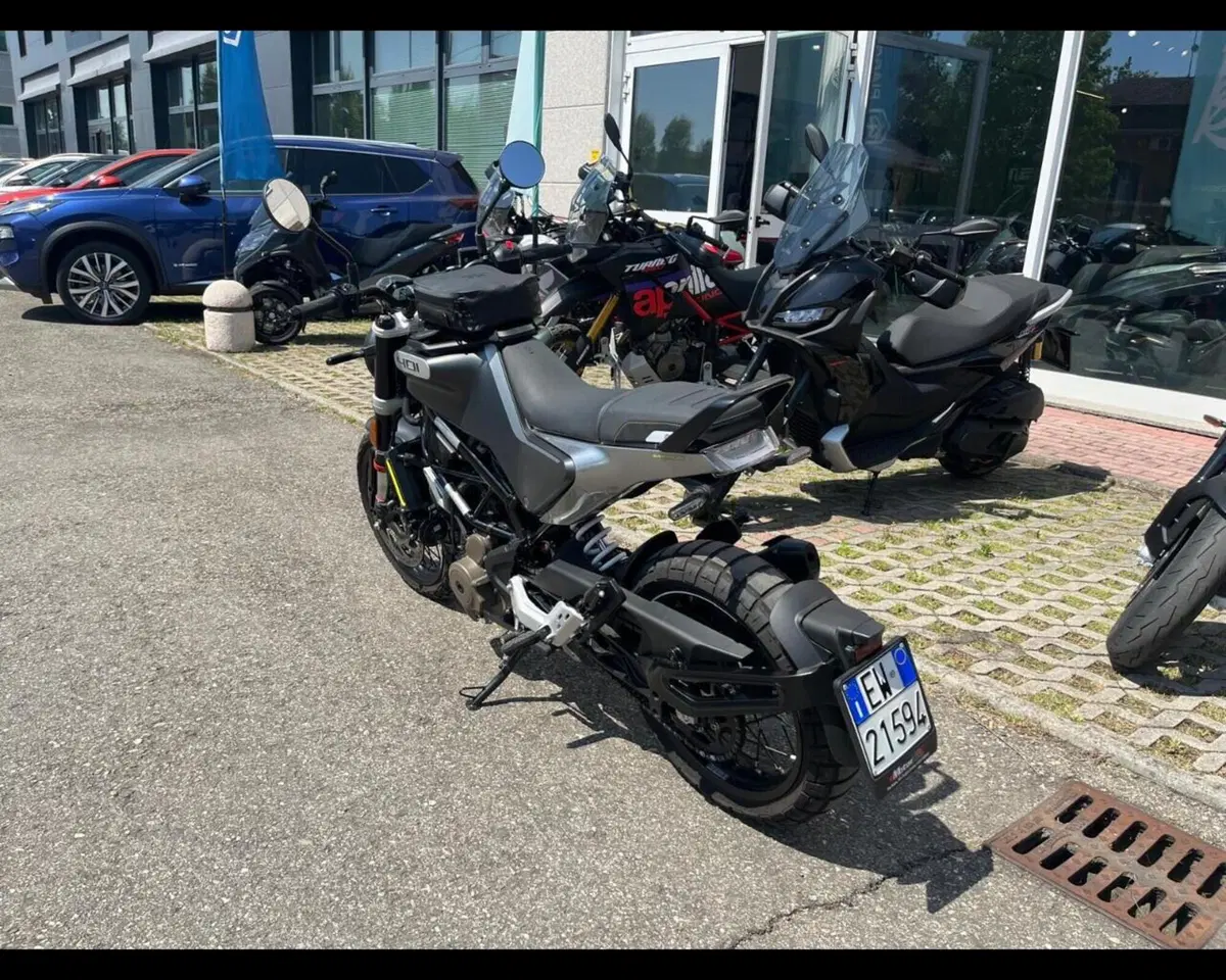 Husqvarna Svartpilen 401 (2021 - 23) (7)