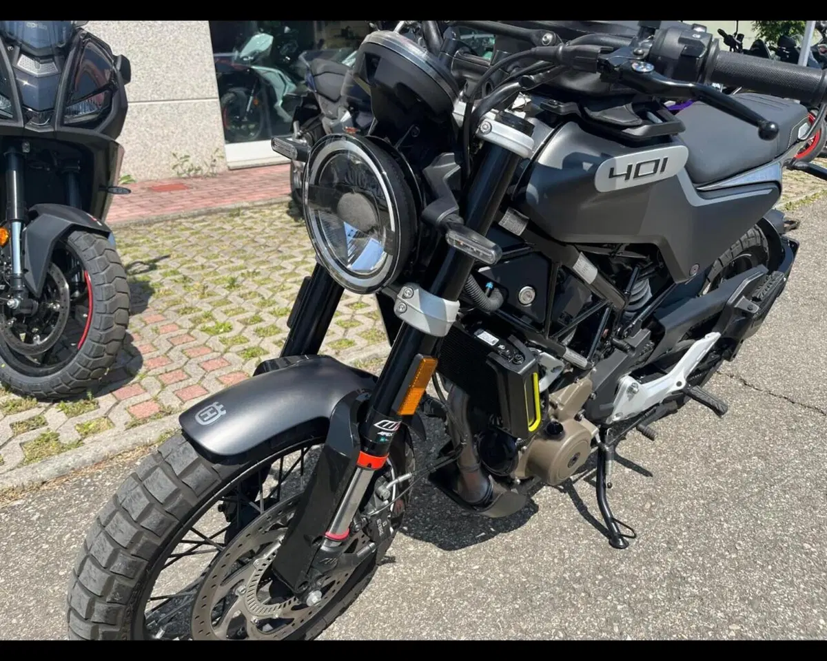 Husqvarna Svartpilen 401 (2021 - 23) (9)