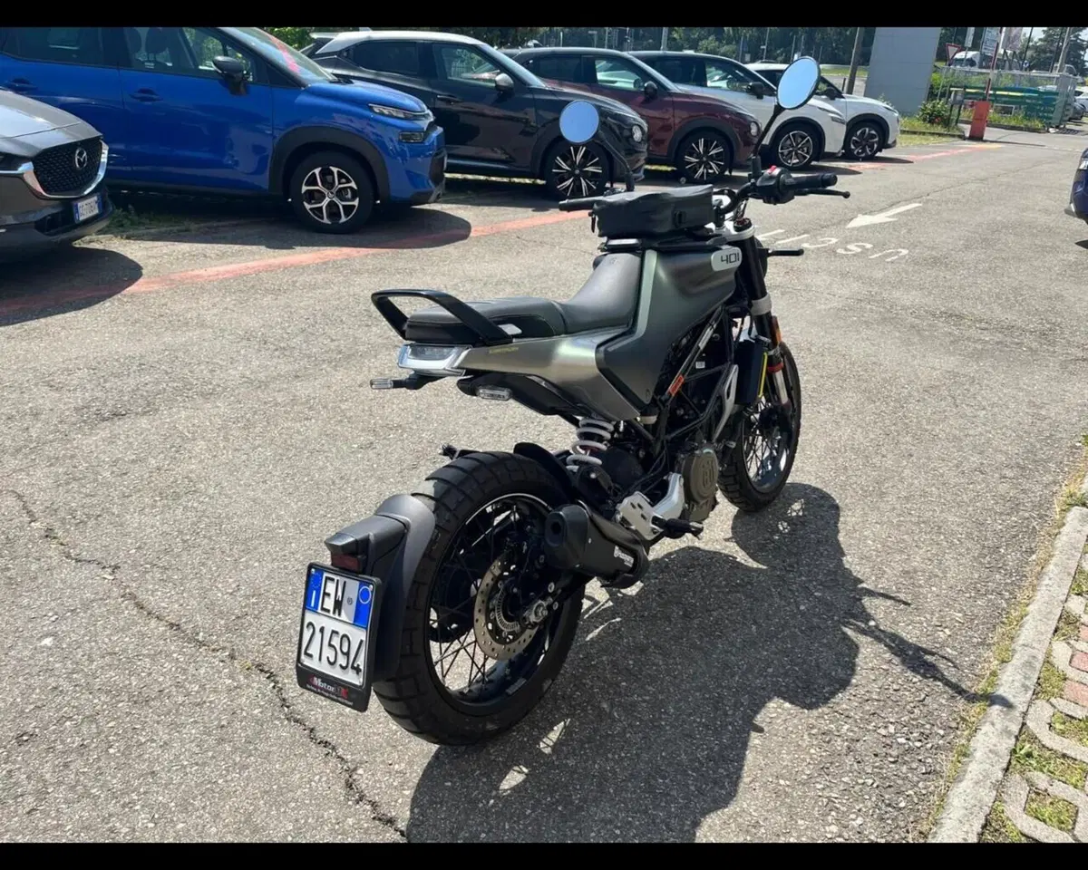 Husqvarna Svartpilen 401 (2021 - 23) (5)