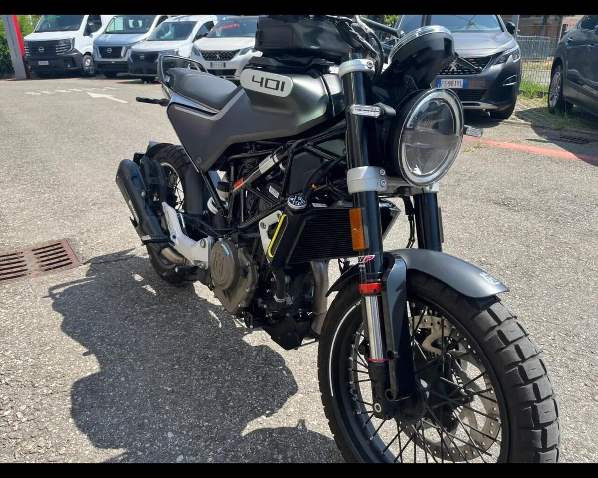 Husqvarna Svartpilen 401 (2021 - 23) (10)