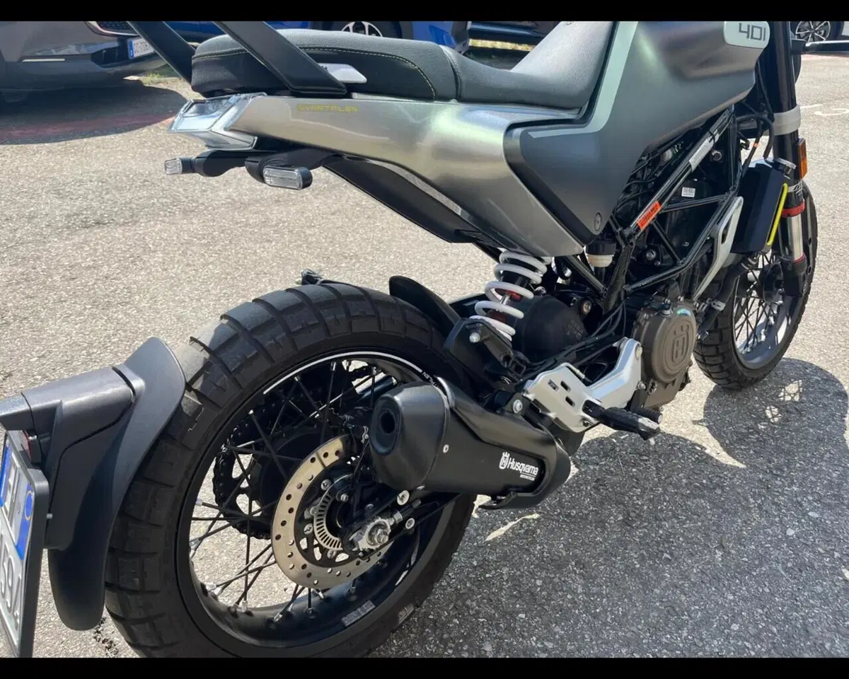 Husqvarna Svartpilen 401 (2021 - 23) (11)