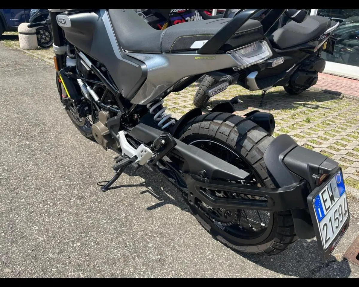 Husqvarna Svartpilen 401 (2021 - 23) (12)