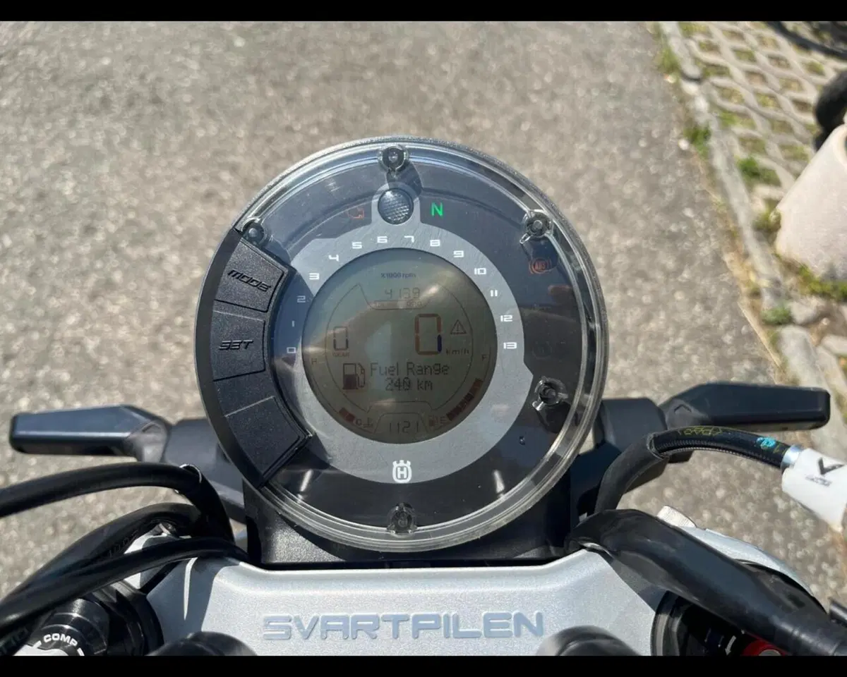 Husqvarna Svartpilen 401 (2021 - 23) (14)