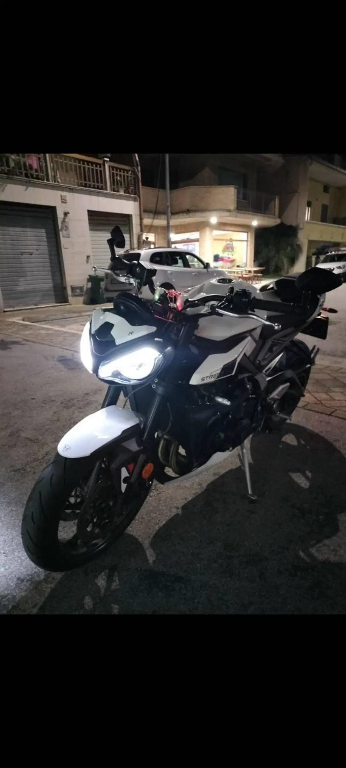 Triumph Street Triple 765 R (2023 - 26) (2)