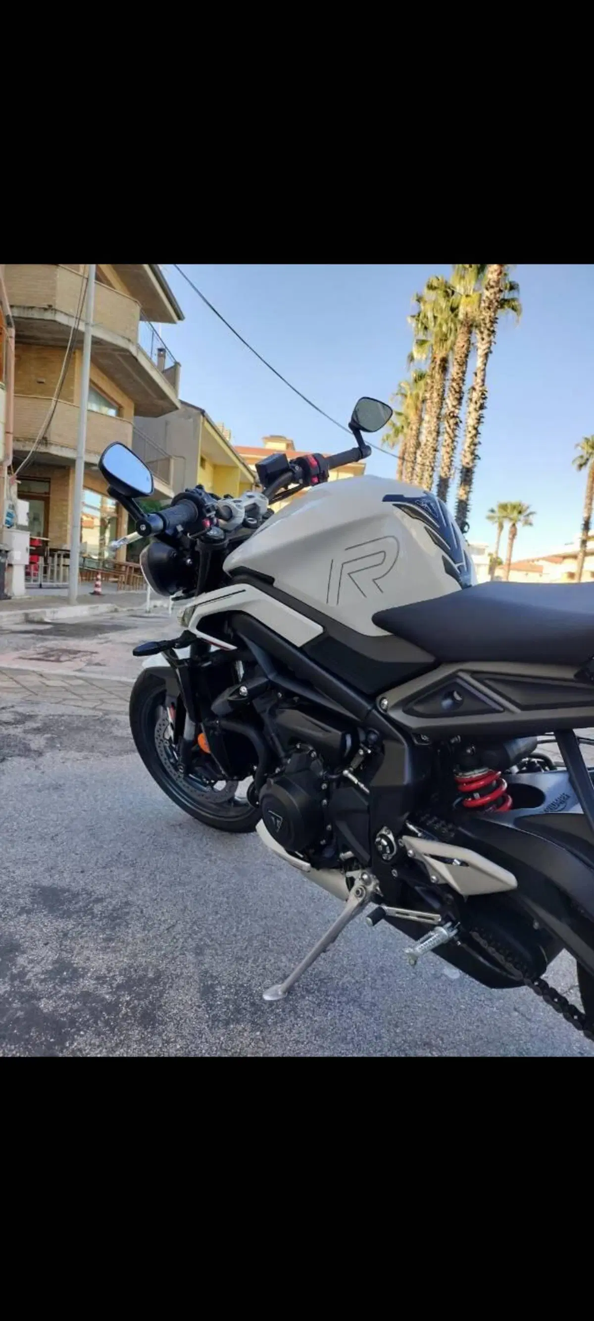 Triumph Street Triple 765 R (2023 - 26) (11)