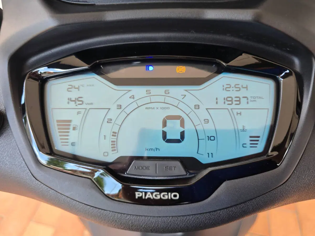 Piaggio Beverly 400 ABS-ASR (2021 - 24) (11)