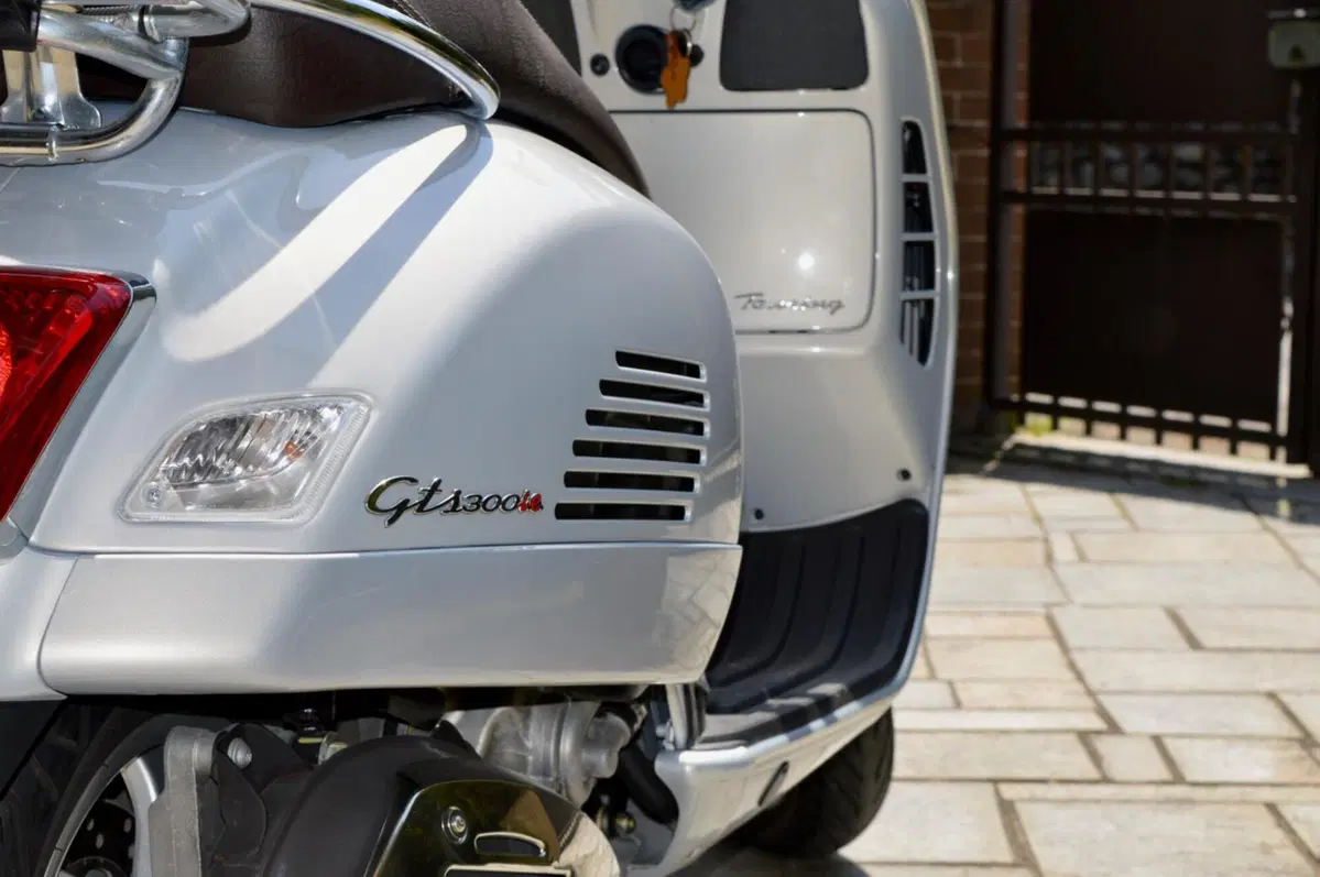 Vespa GTS 300 Touring ABS (2017 - 19) (5)