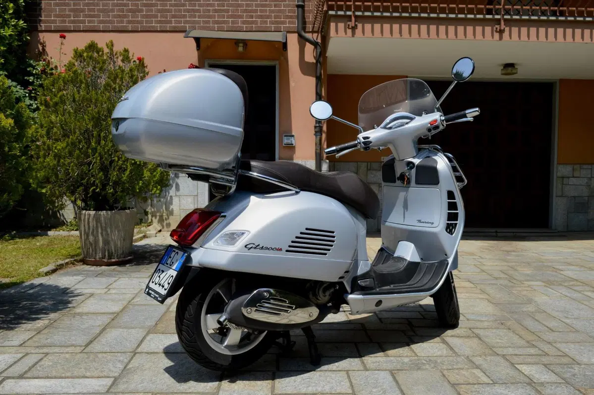 Vespa GTS 300 Touring ABS (2017 - 19) (6)