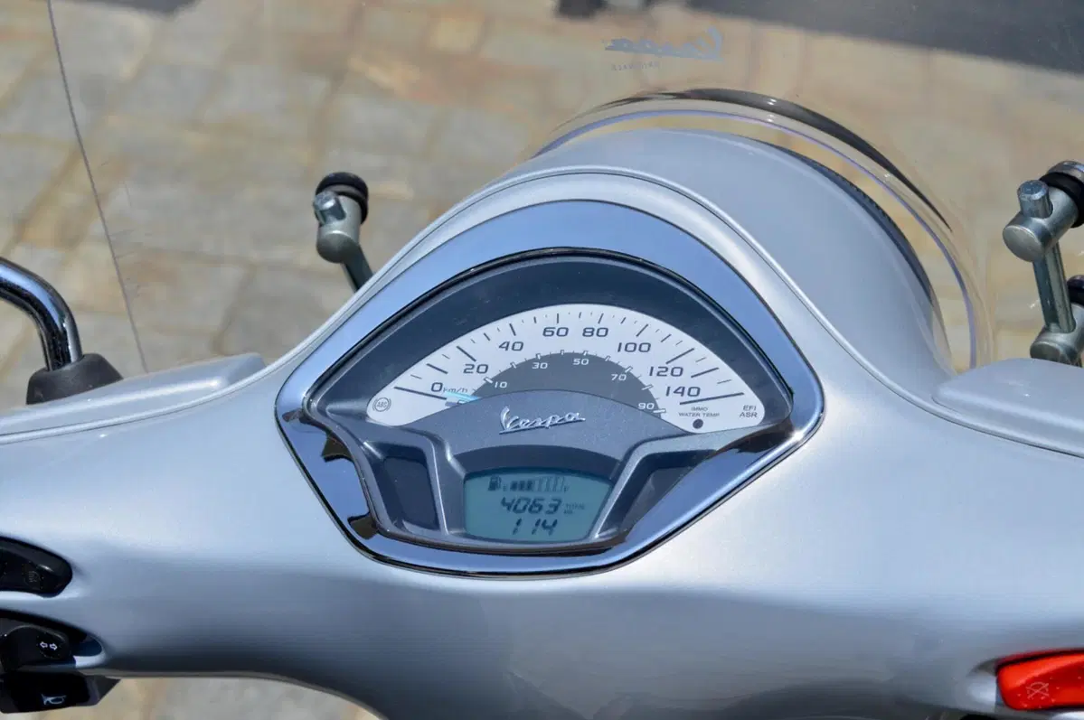 Vespa GTS 300 Touring ABS (2017 - 19) (4)