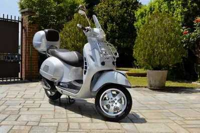 Vespa GTS 300 Touring ABS (2017 - 19) usata