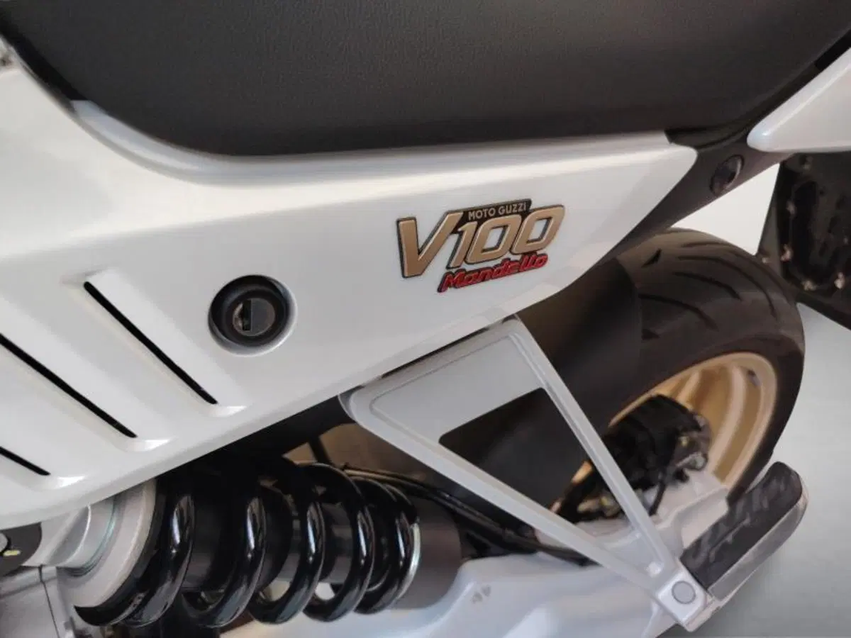 Moto Guzzi V100 Mandello (2022 - 24) (14)