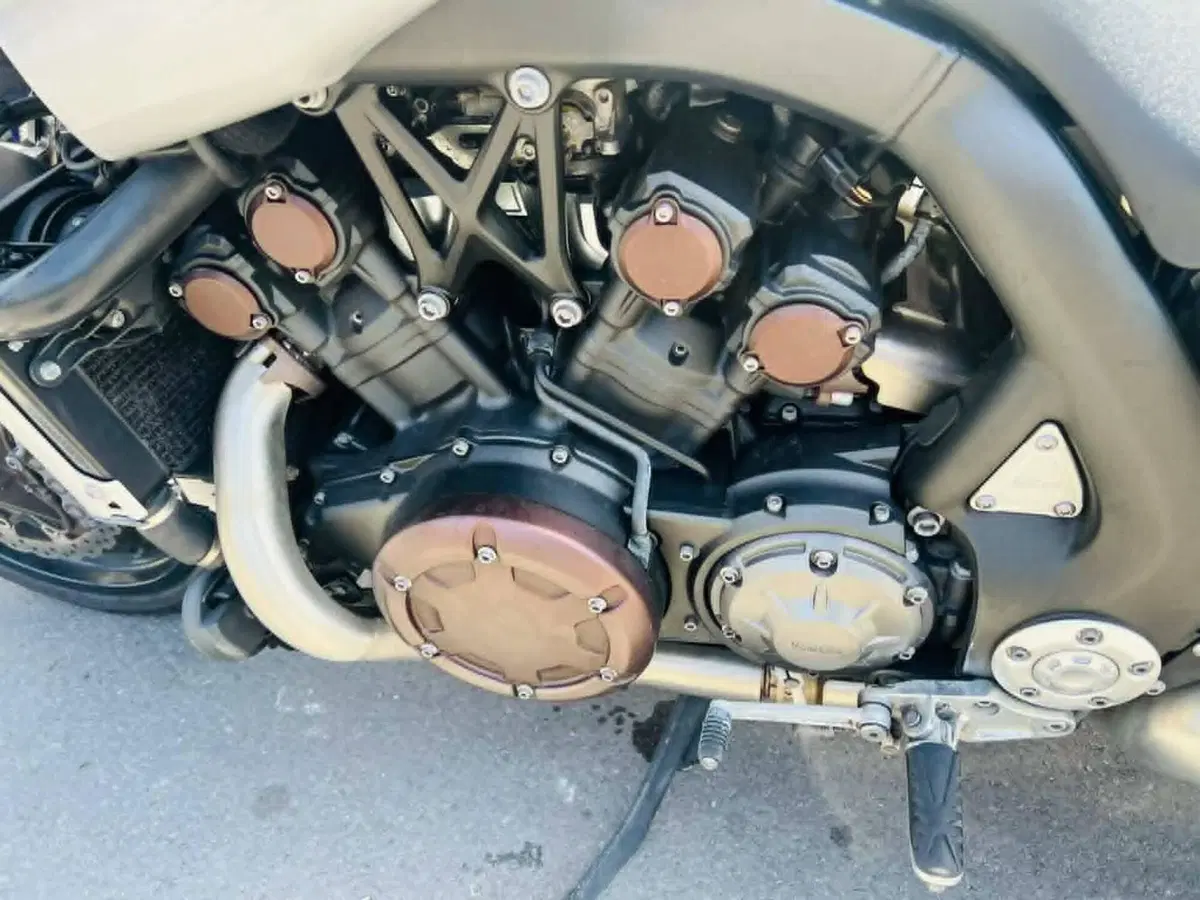 Yamaha VMAX (2008 - 17) (3)