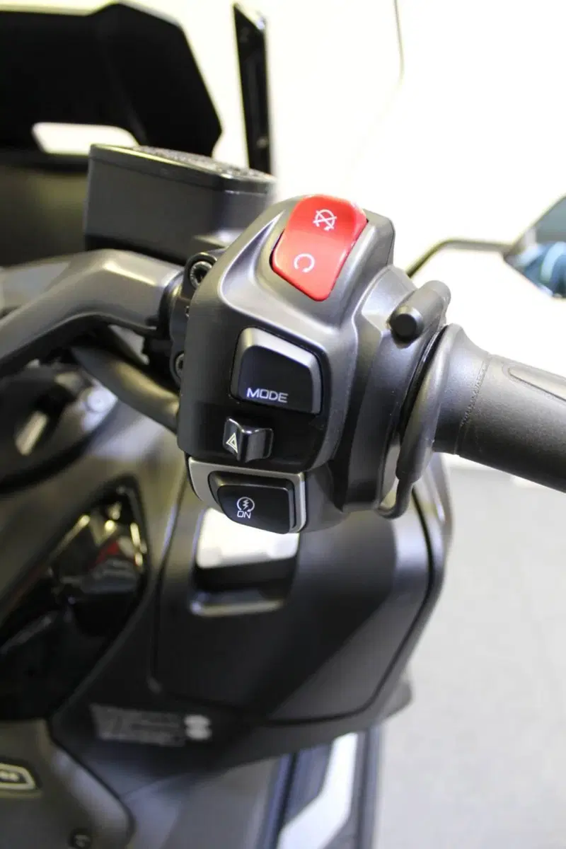 Yamaha T-Max 560 Tech Max (2025 - 26) (12)