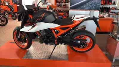 KTM 990 Duke R (2026) usata