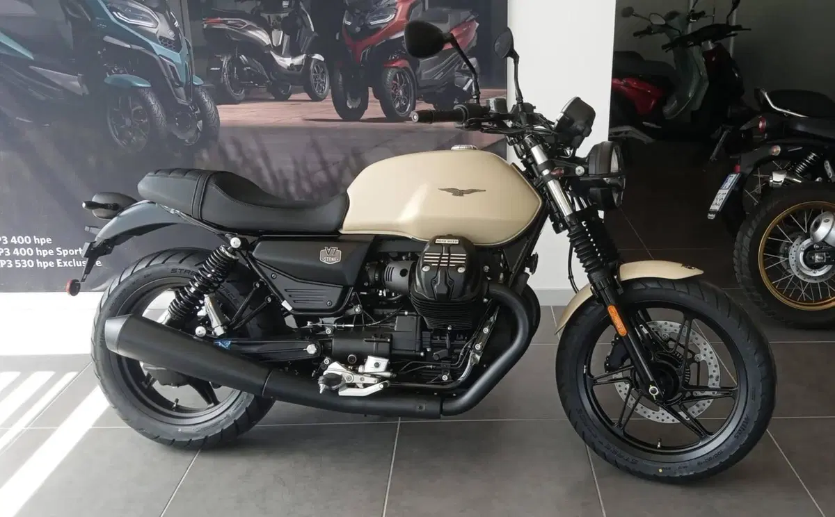 Moto Guzzi V7 Stone (2025 - 26) (4)