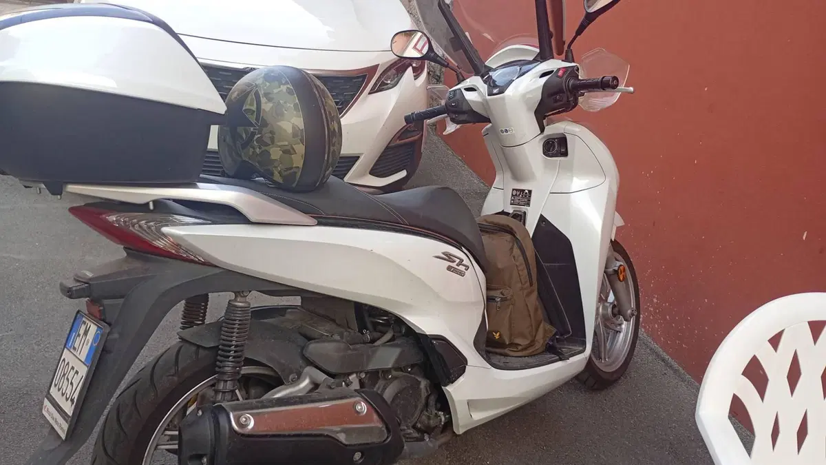 Honda SH 300 i ABS (2016 - 20) (3)
